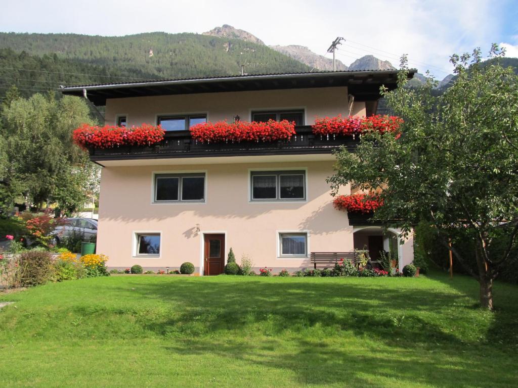 Haus Vogelsberger Apartment Fulpmes Exterior foto